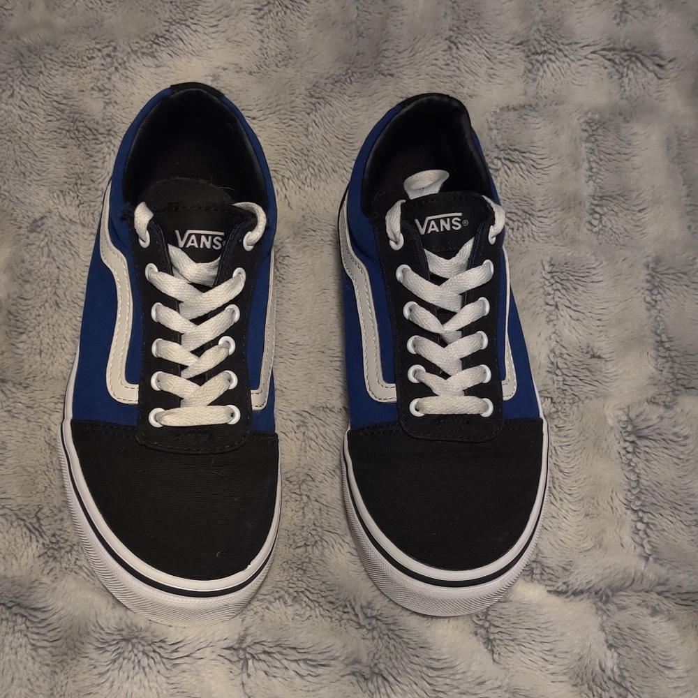 Big Boys size 4 Black Blue white Vans